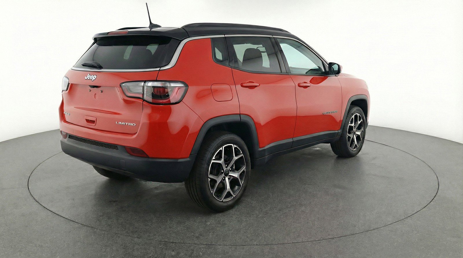 Used 2025 Jeep Compass Limited image 9