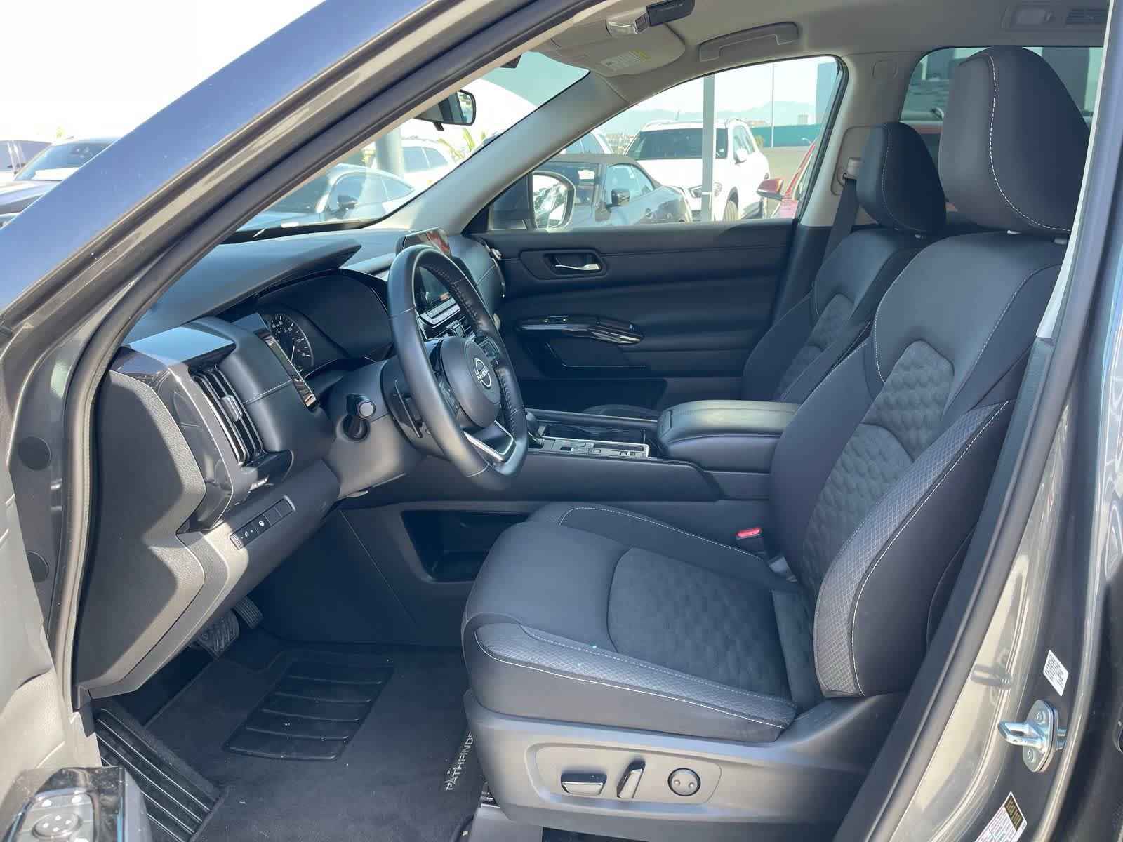 Used 2022 Nissan Pathfinder SV FWD image 6