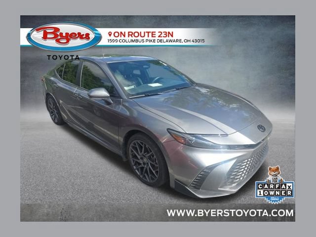 Used 2025 Toyota Camry SE FWD image 1