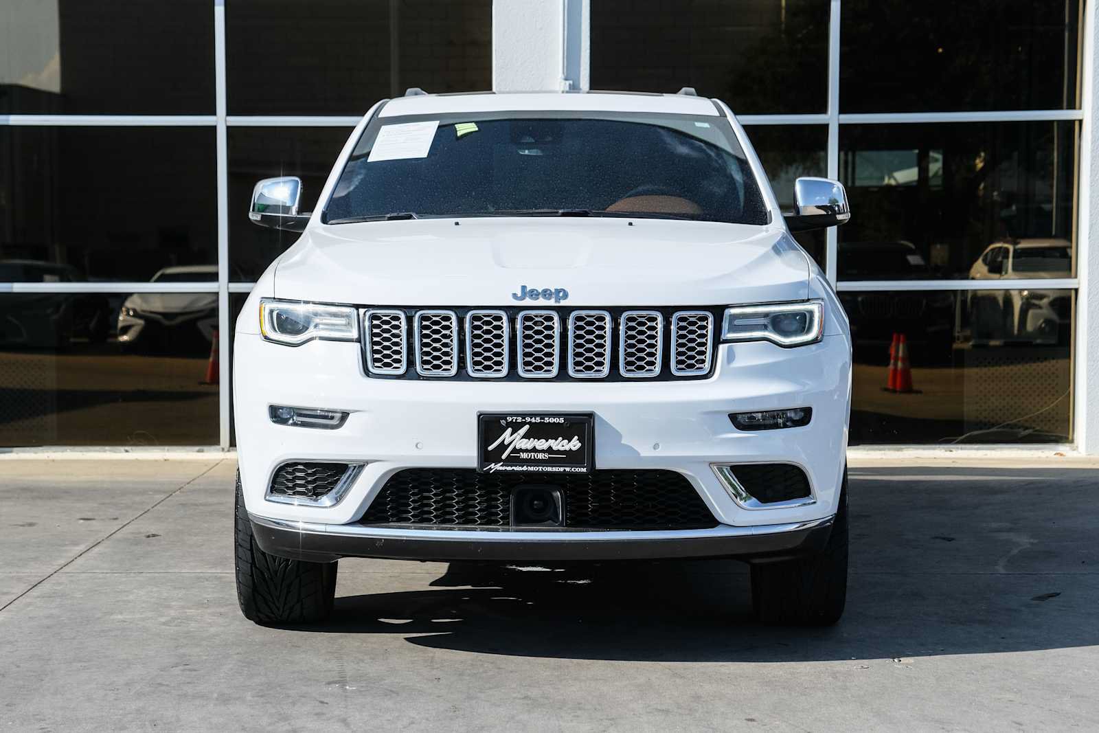 Used 2021 Jeep Grand Cherokee Summit AWD/4WD image 2