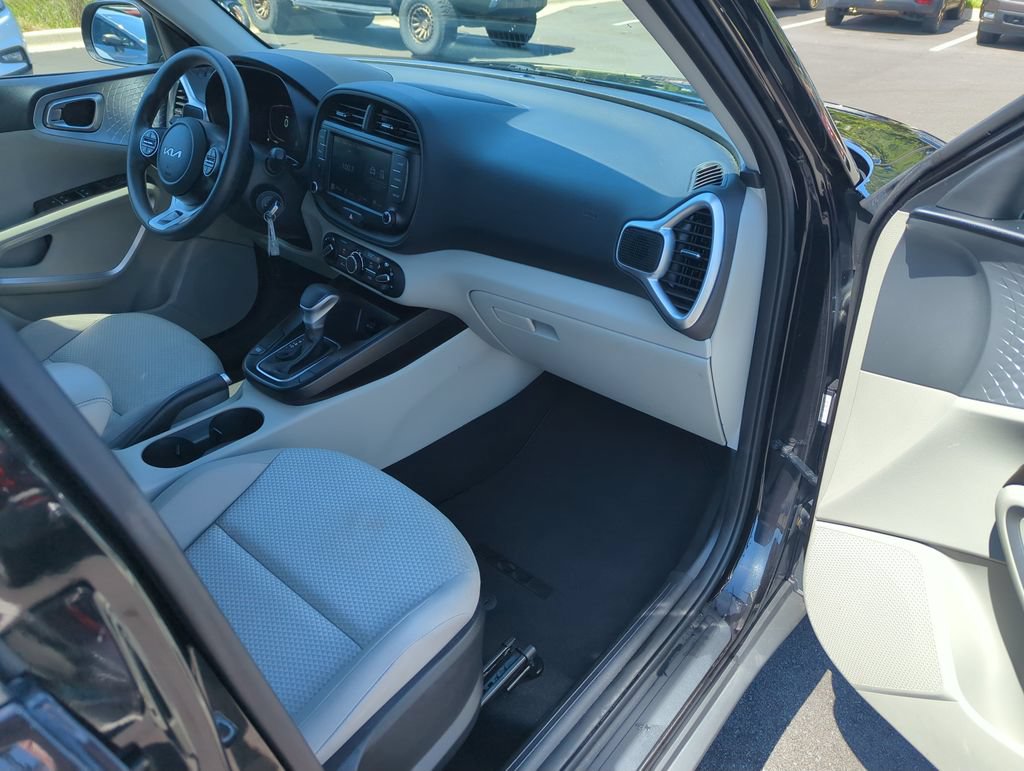Used 2024 Kia Soul LX w/ Option Group 015 FWD image 34