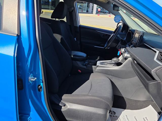 Used 2021 Toyota RAV4 LE image 15