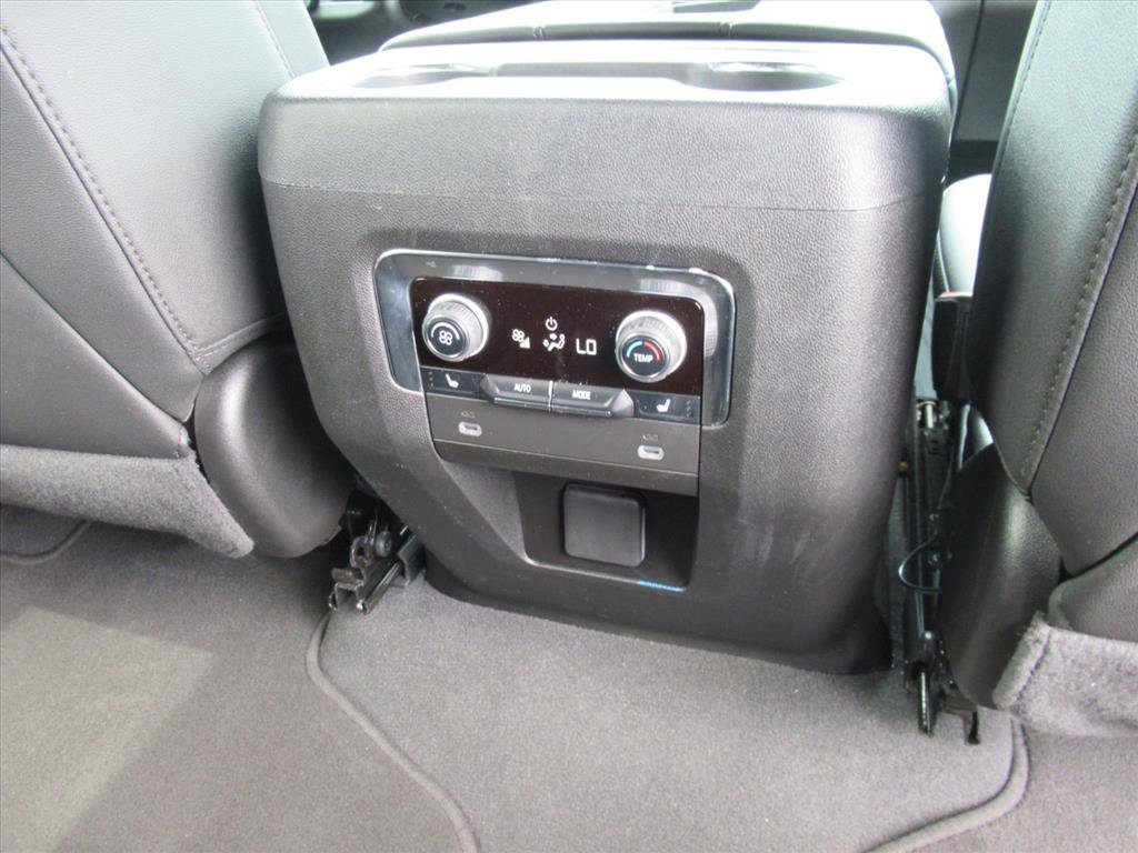 Used 2024 Chevrolet Suburban Z71 w/ Luxury Package AWD/4WD image 37