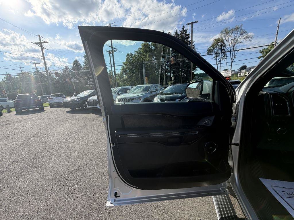 Used 2019 Ford Expedition Limited w/ Equipment Group 302A AWD/4WD image 14