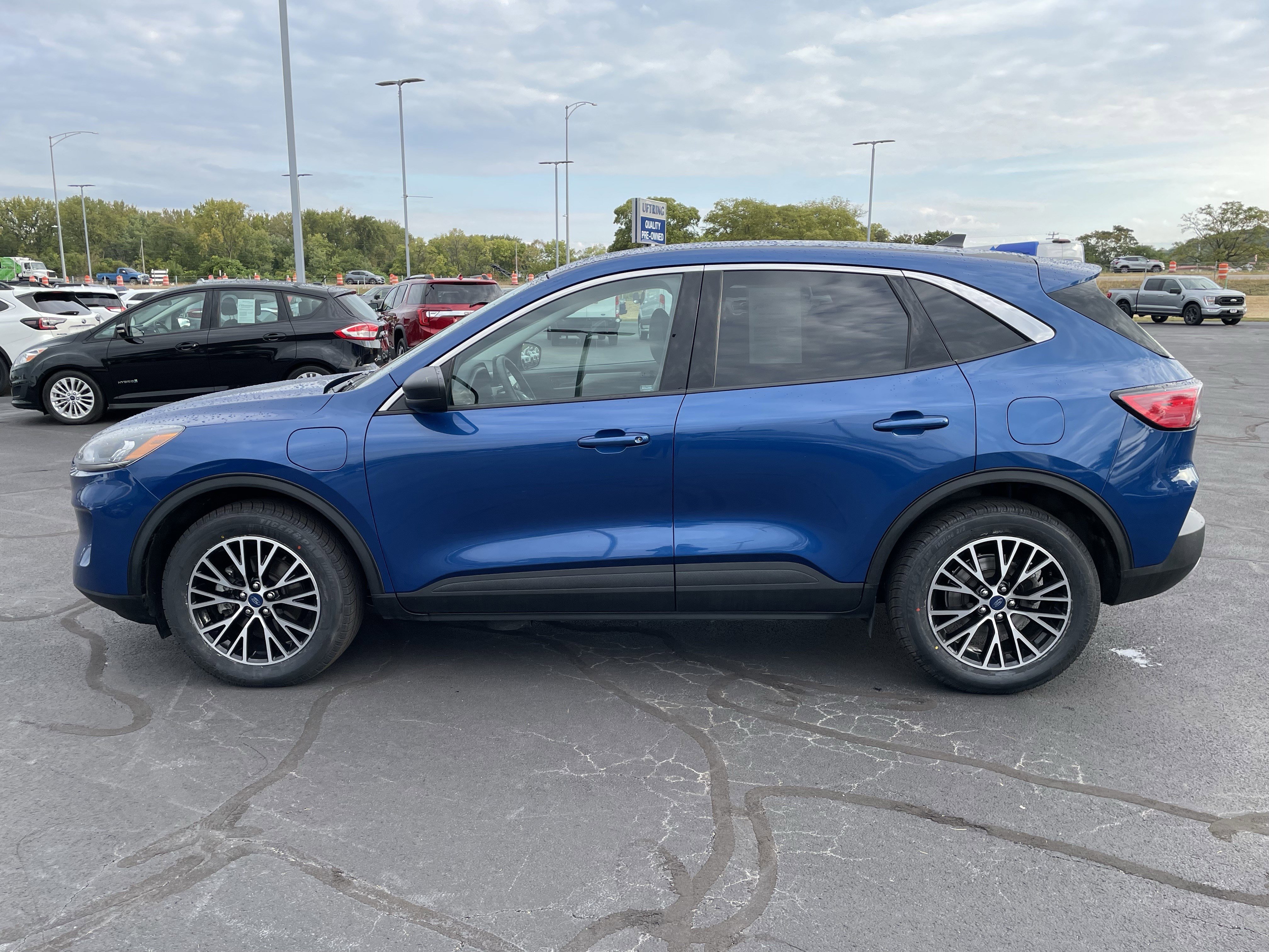 Used 2022 Ford Escape SE w/ Cold Weather Package image 2