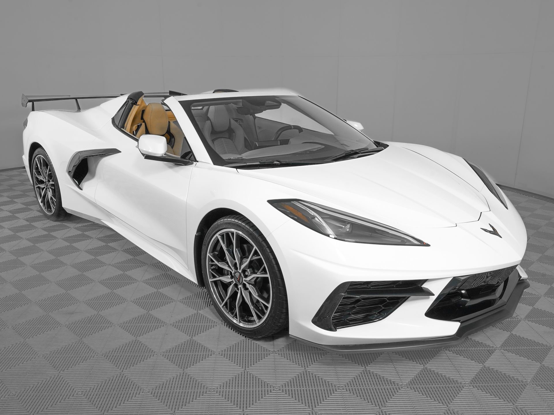 Used 2024 Chevrolet Corvette Stingray Premium Conv w/ 3LT image 3