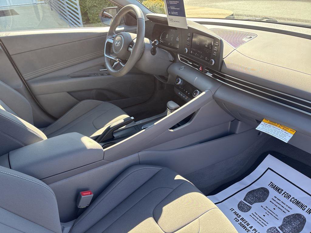 New 2025 Hyundai Elantra Sport image 12