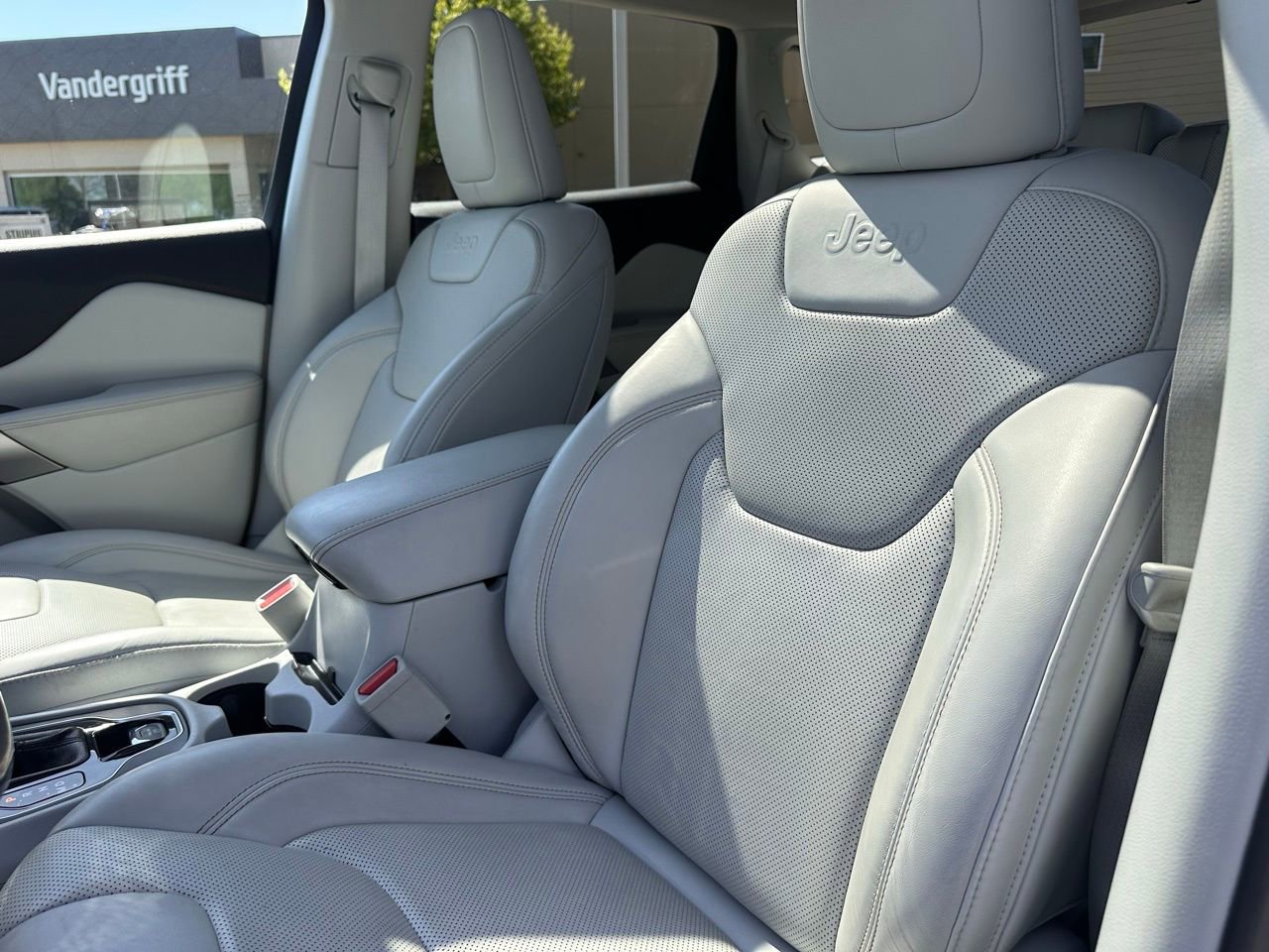 Used 2020 Jeep Cherokee Limited w/ Technology Group image 21