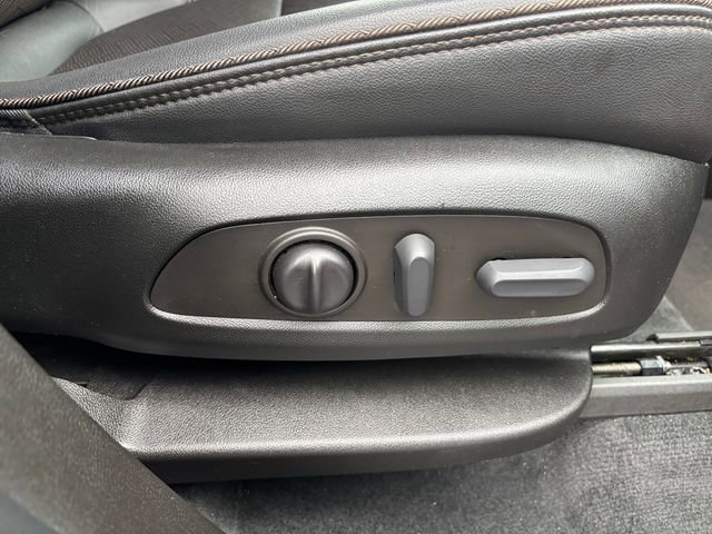 Used 2023 Chevrolet Traverse High Country image 17