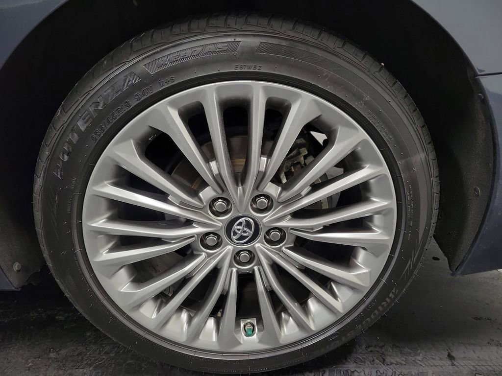 Used 2019 Toyota Avalon XLE image 10