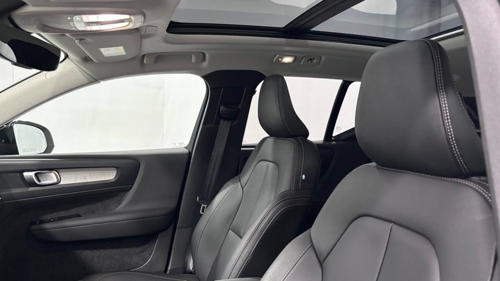Certified 2026 Volvo XC40 B5 Plus AWD/4WD image 12