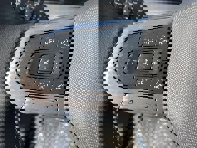 New 2025 Volkswagen Tiguan SE image 28