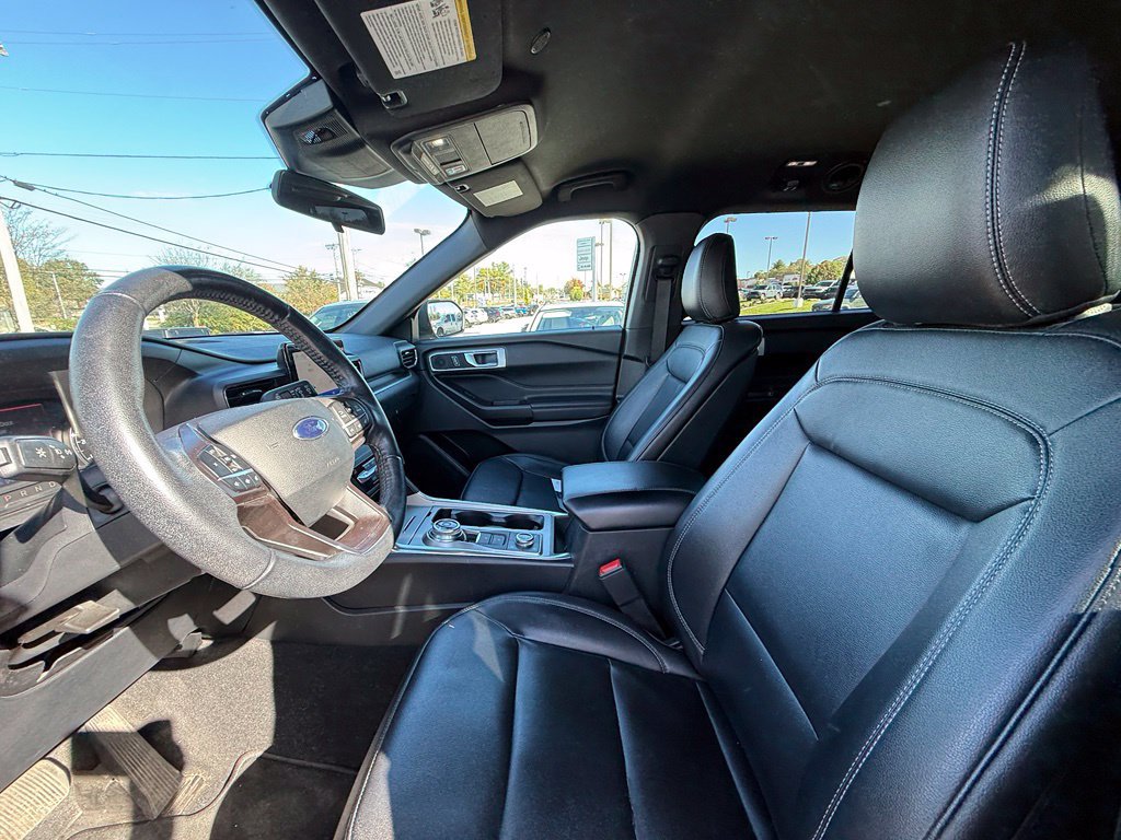 Used 2020 Ford Explorer XLT w/ Equipment Group 202A AWD/4WD image 11