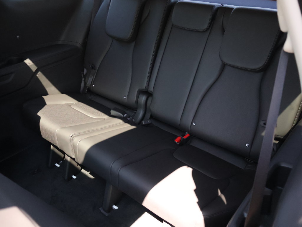 New 2027 Kia Carnival SX w/ Dark Edition Package FWD image 18