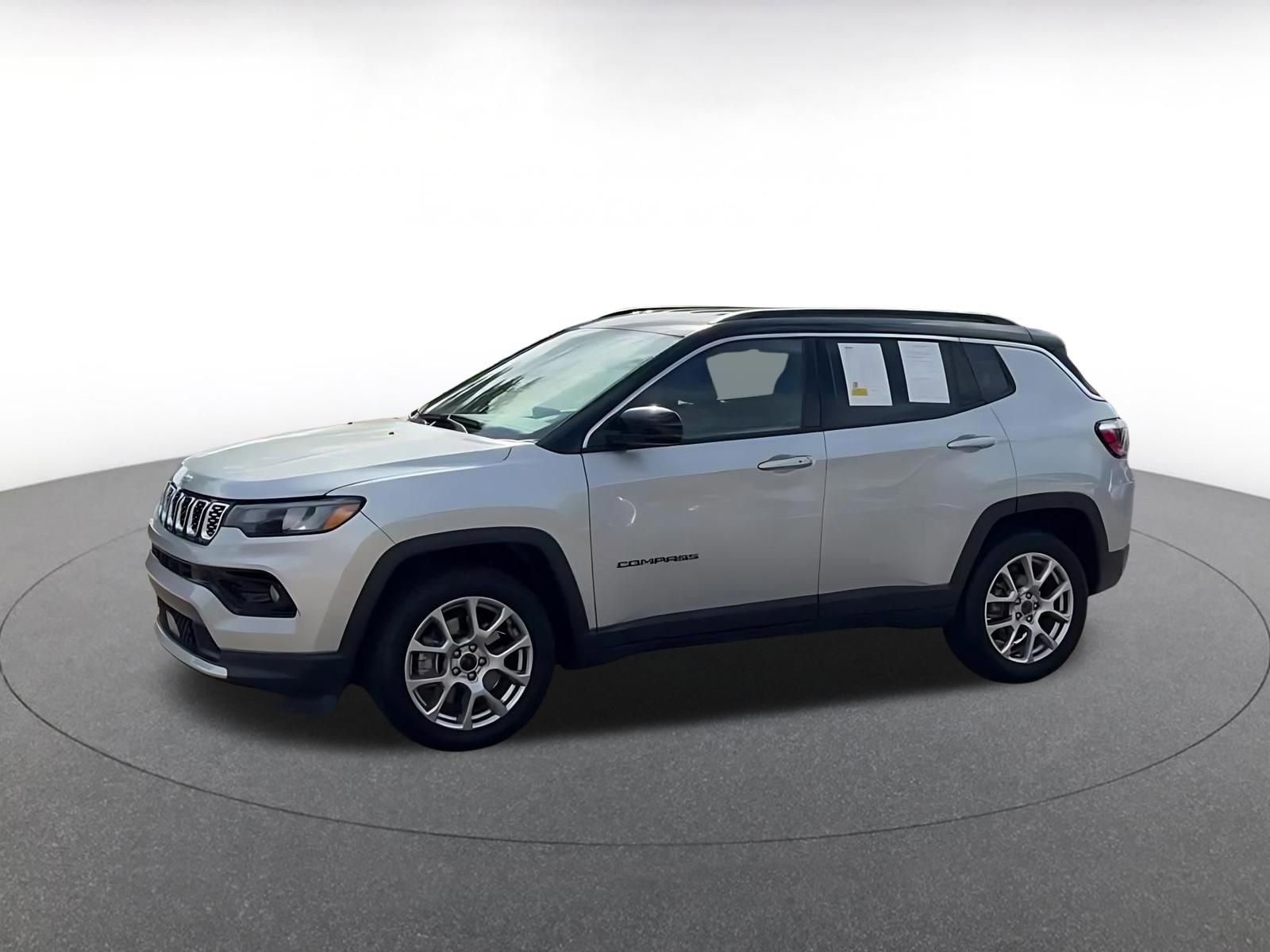 Used 2025 Jeep Compass Limited AWD/4WD image 8