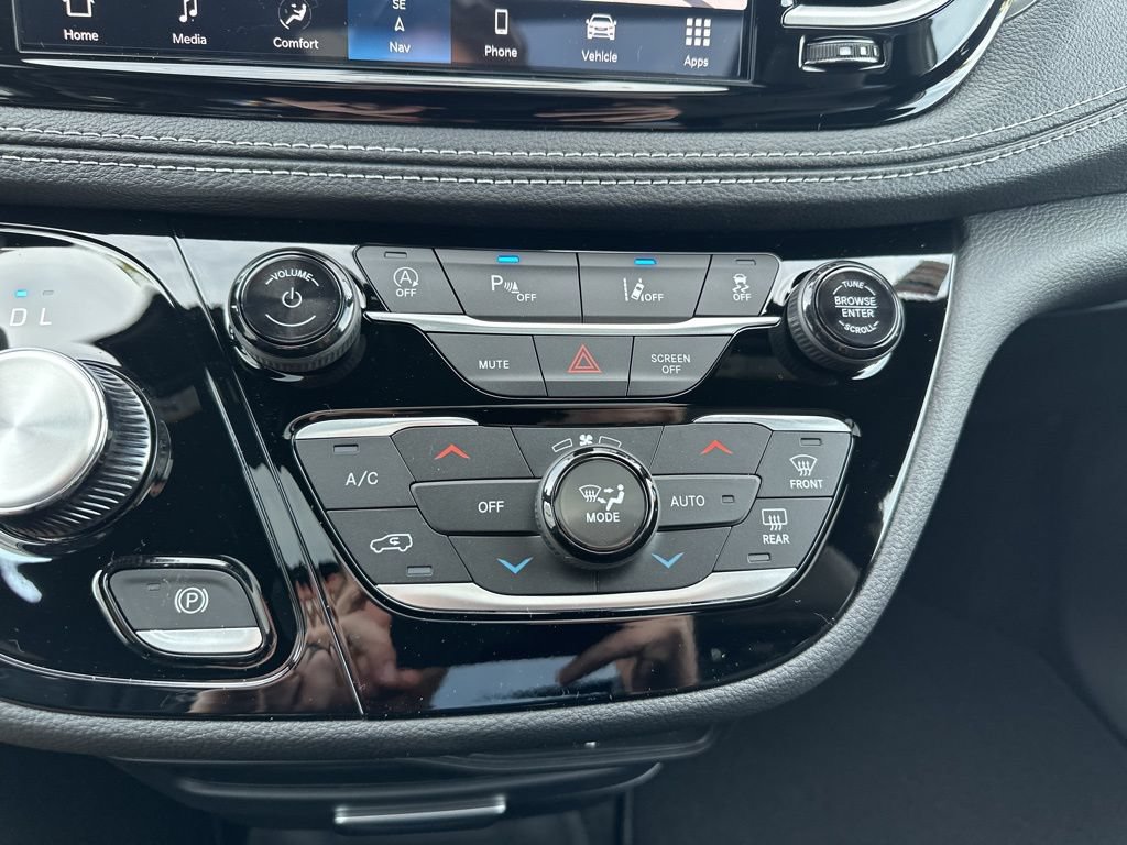 New 2026 Chrysler Pacifica Select AWD/4WD image 74