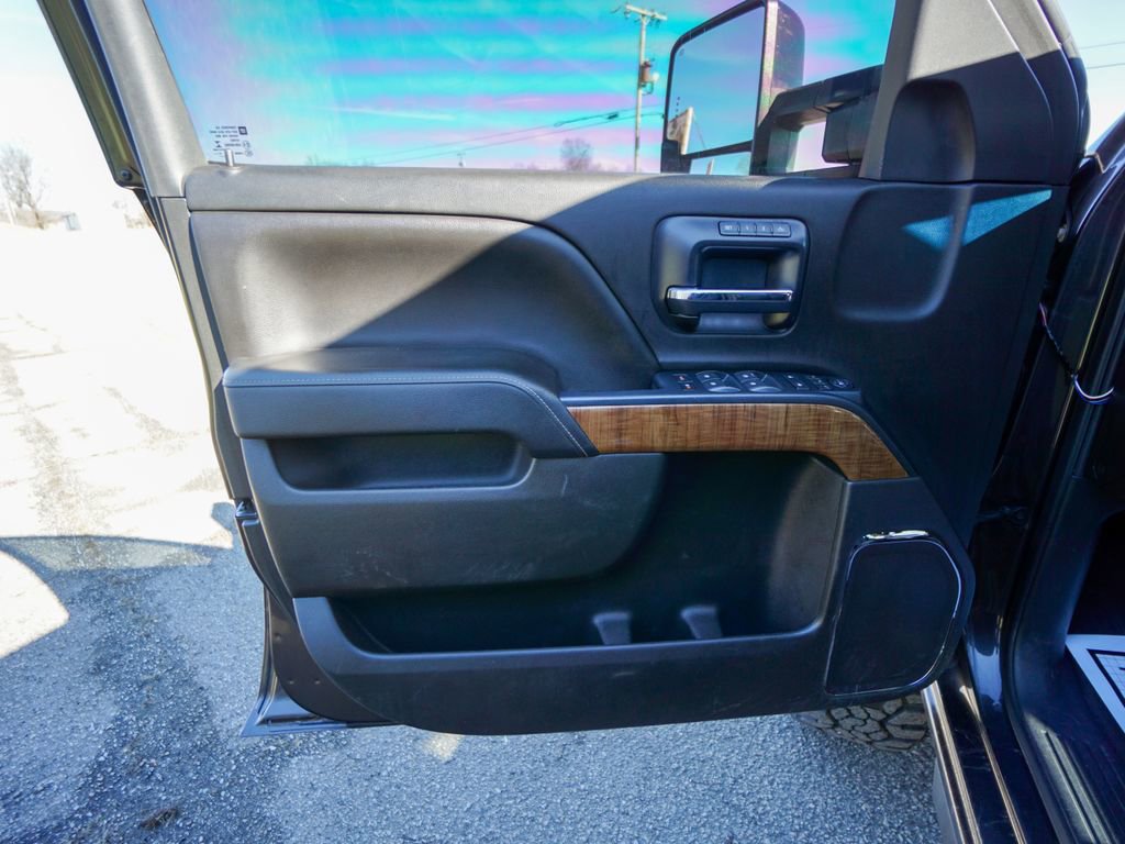 Used 2014 GMC Sierra 1500 SLT w/ SLT Preferred Package image 16