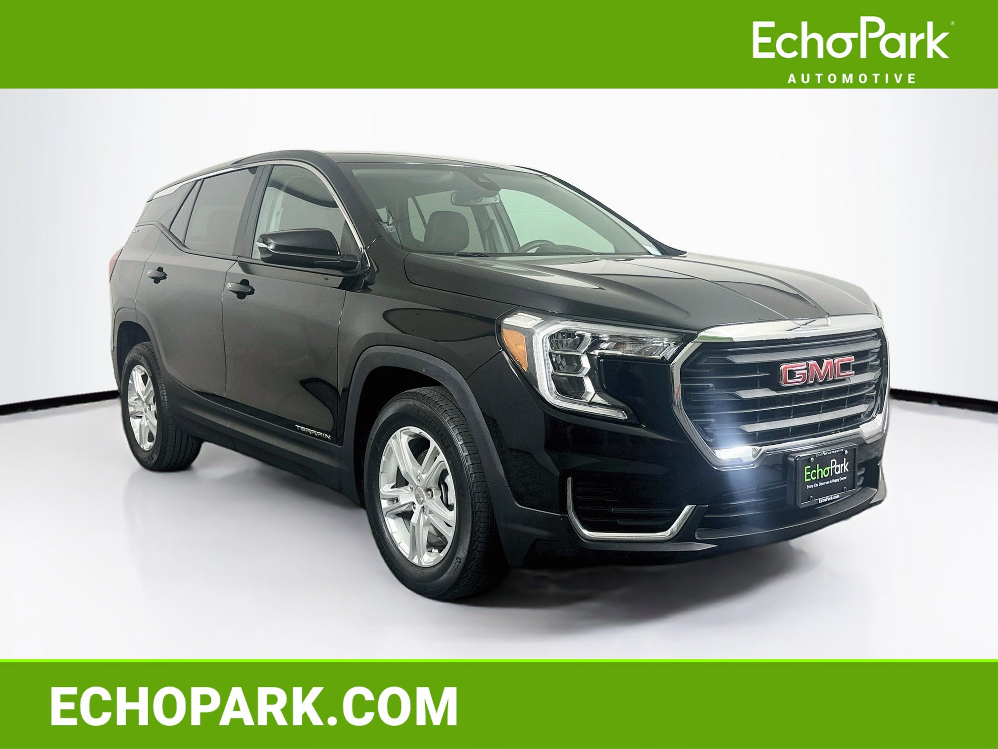 Used 2022 GMC Terrain SLE FWD image 1