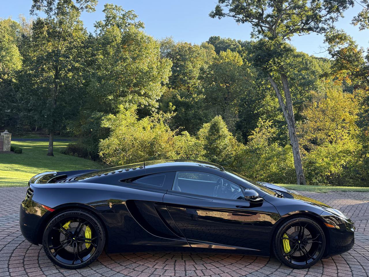 Used 2012 McLaren MP4-12C Coupe RWD image 3