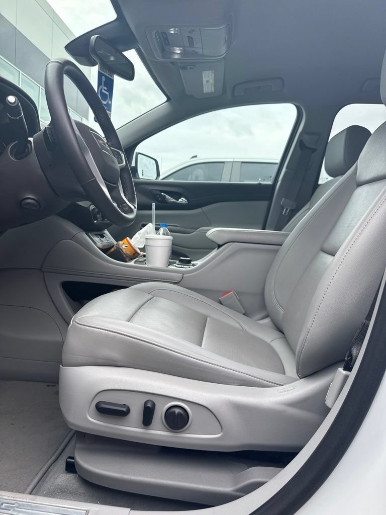 Used 2023 GMC Acadia SLT w/ Technology Package FWD image 13