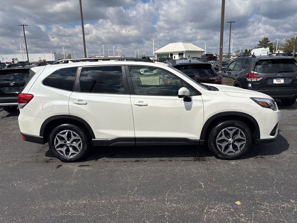 Used 2023 Subaru Forester Premium image 2