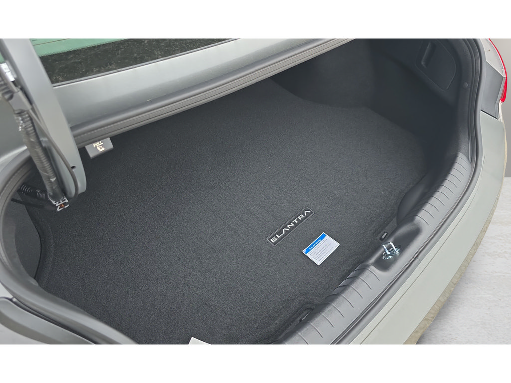 New 2026 Hyundai Elantra SE FWD image 9