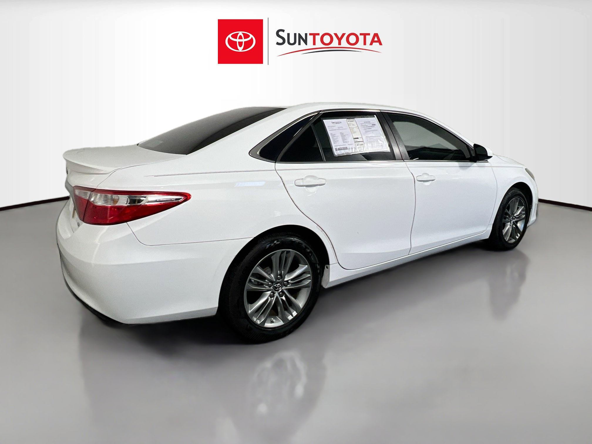 Used 2016 Toyota Camry SE image 4