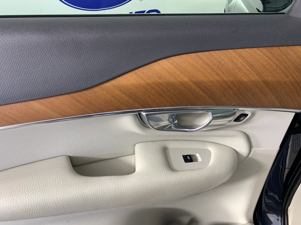 Used 2021 Volvo XC90 T6 Momentum image 32