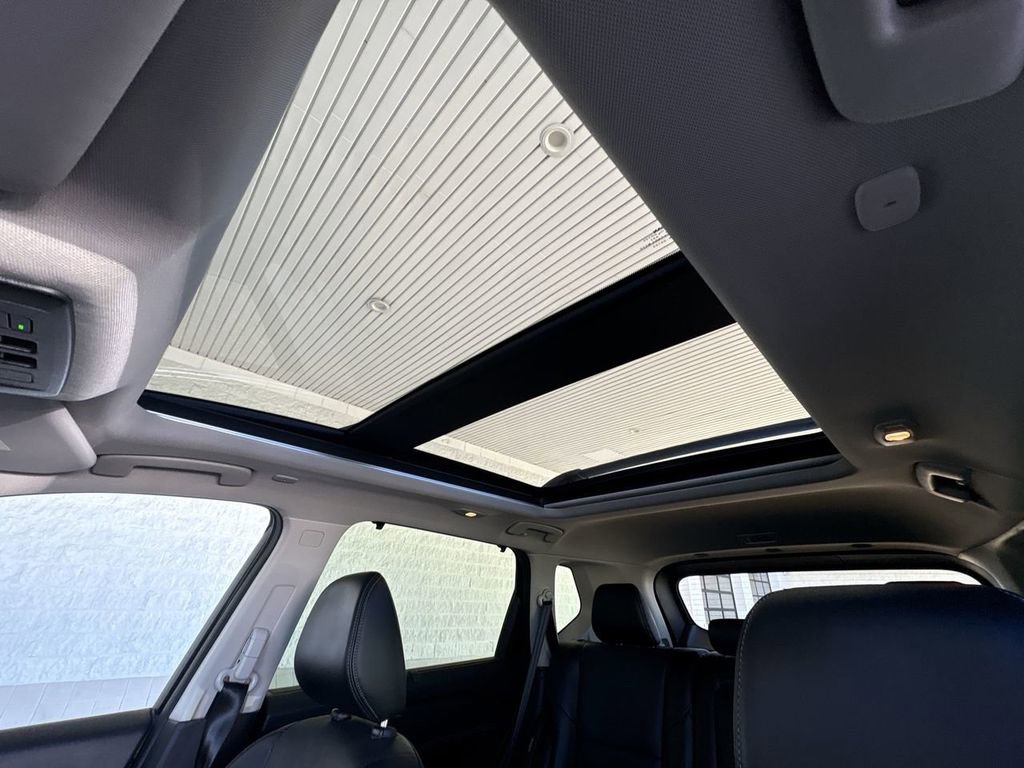 Used 2025 Nissan Rogue Platinum w/ Platinum Premium Package image 19