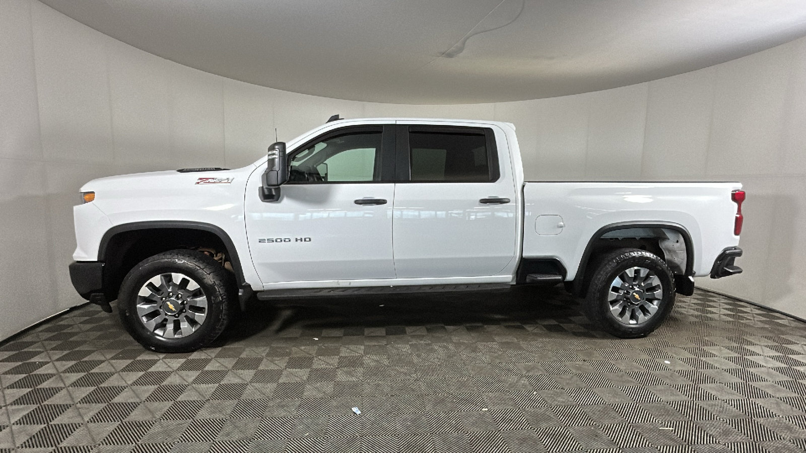 Used 2024 Chevrolet Silverado 2500 Custom w/ Custom Value Package AWD/4WD image 7