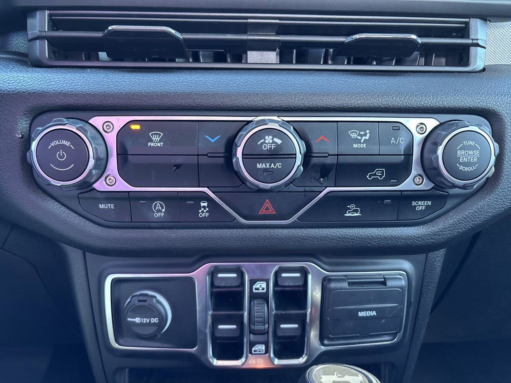 Used 2025 Jeep Wrangler Sport image 34