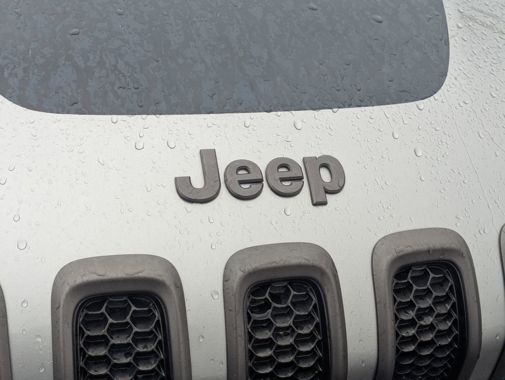 Used 2015 Jeep Cherokee Trailhawk w/ Comfort/Convenience Group AWD/4WD image 11