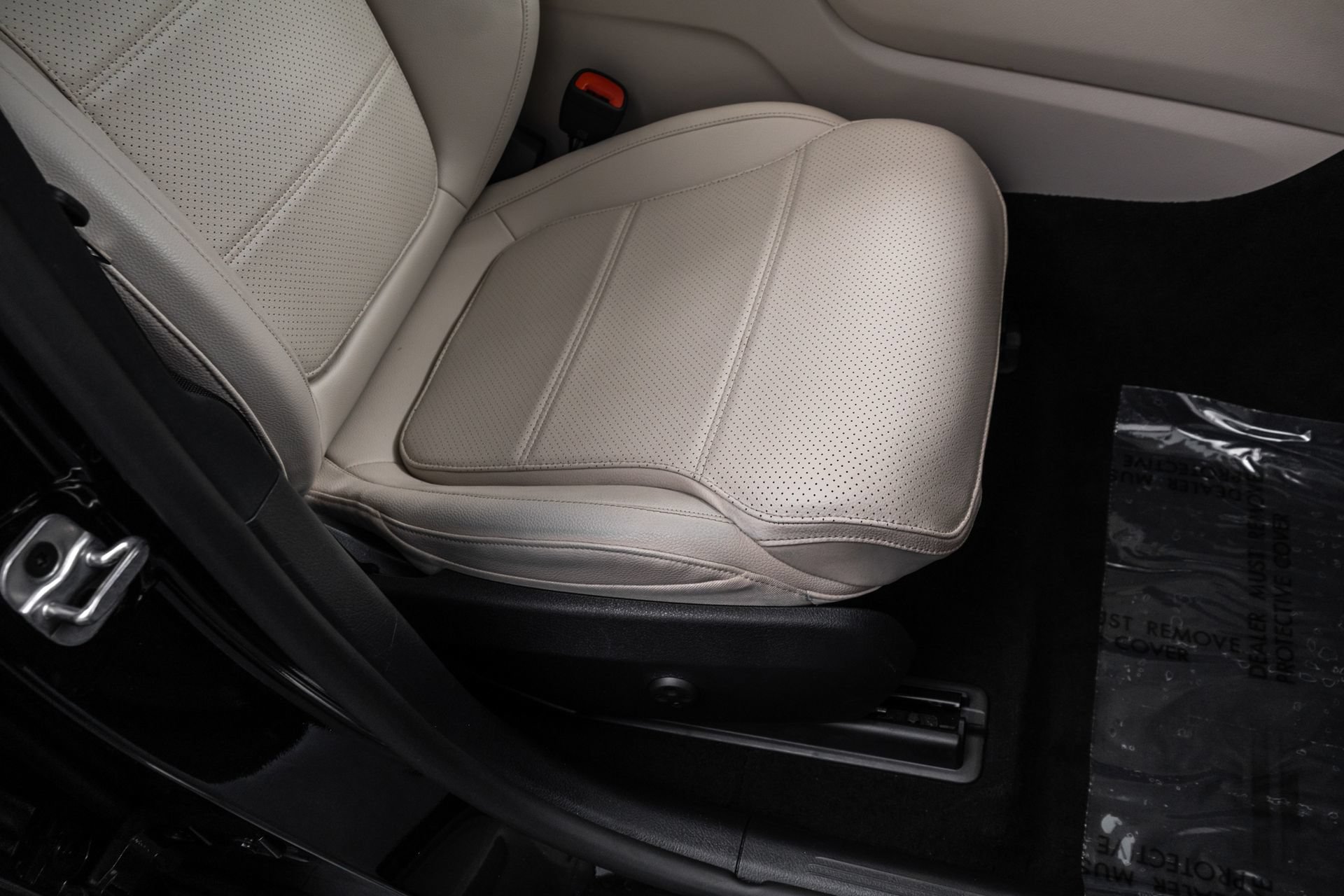 Used 2024 Mercedes-Benz GLC 300 4MATIC image 39