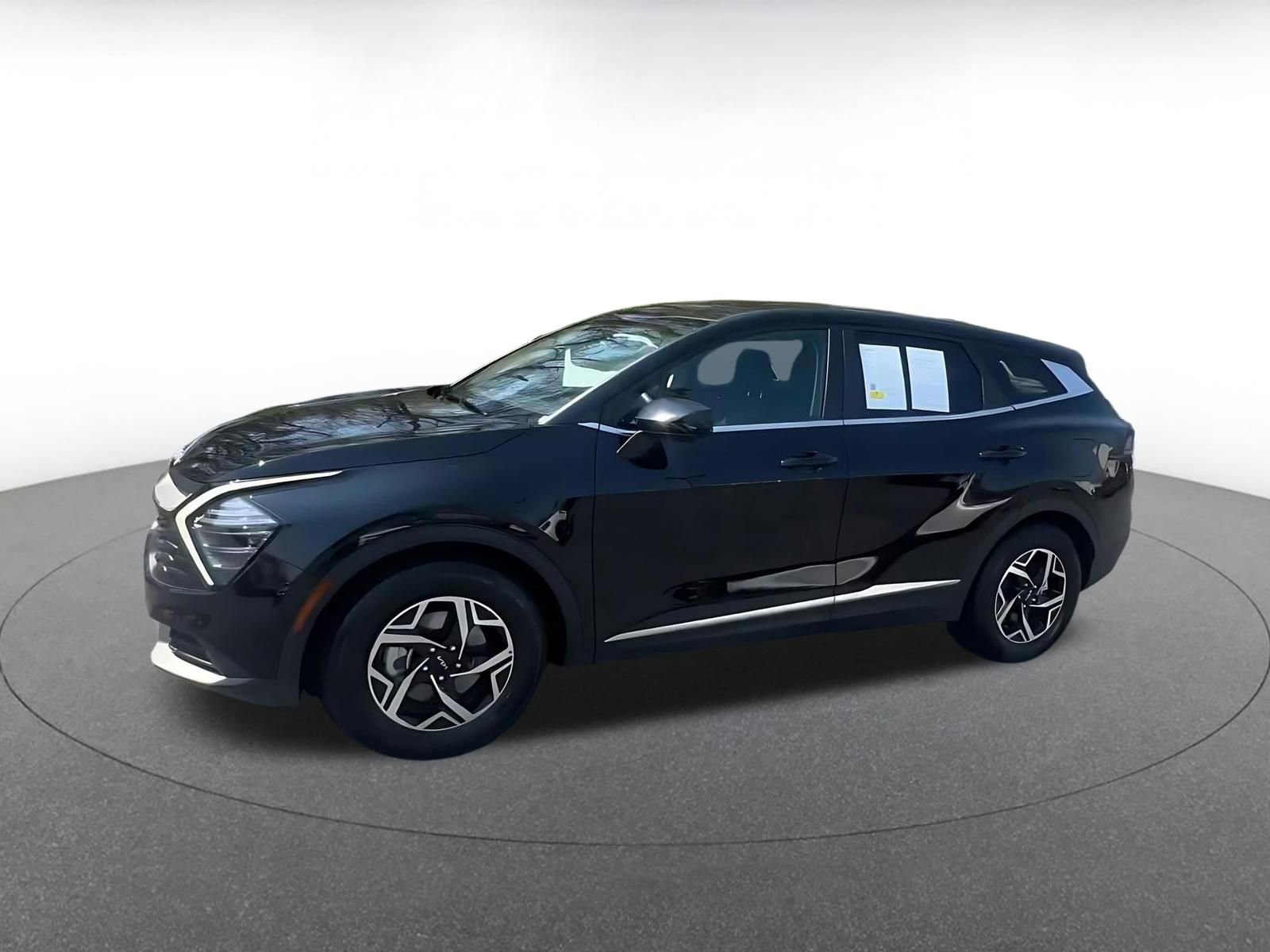 Used 2025 Kia Sportage LX image 8