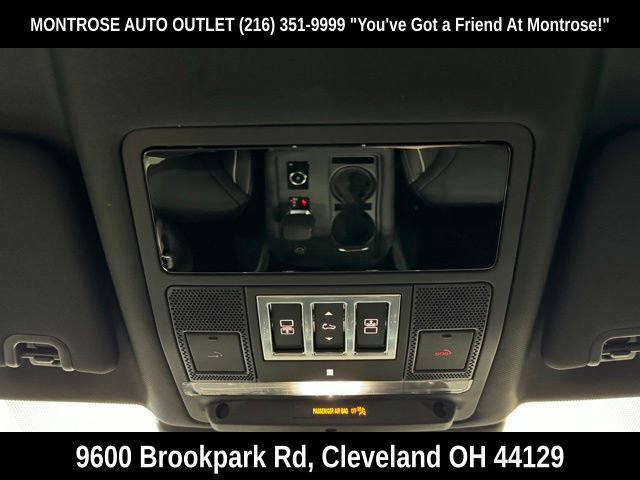 New 2024 Land Rover Discovery Dynamic SE image 19