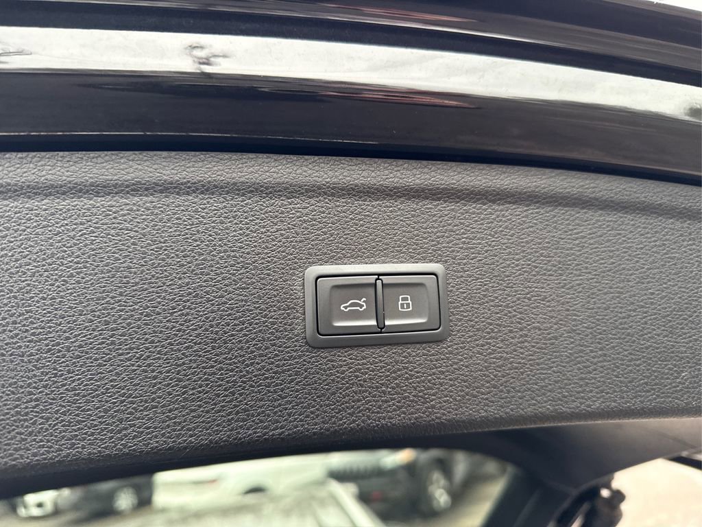 Used 2019 Audi Q5 Prestige w/ Prestige Package image 14