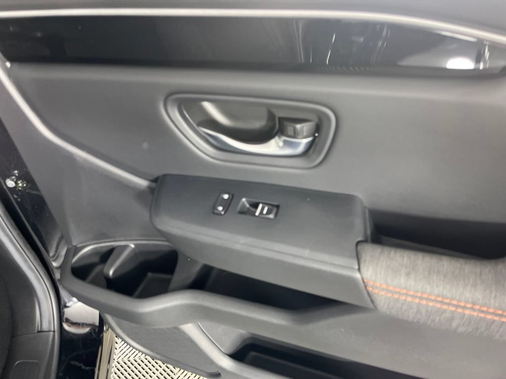 Certified 2025 Honda Pilot Sport image 9