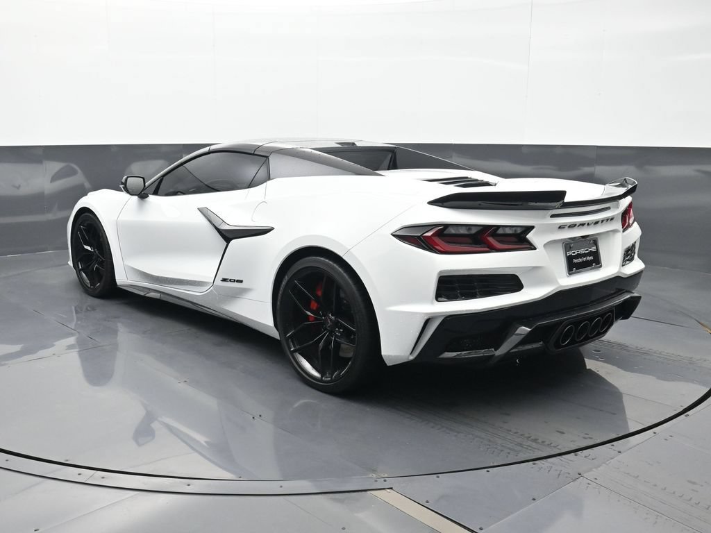 Used 2025 Chevrolet Corvette Z06 RWD image 3