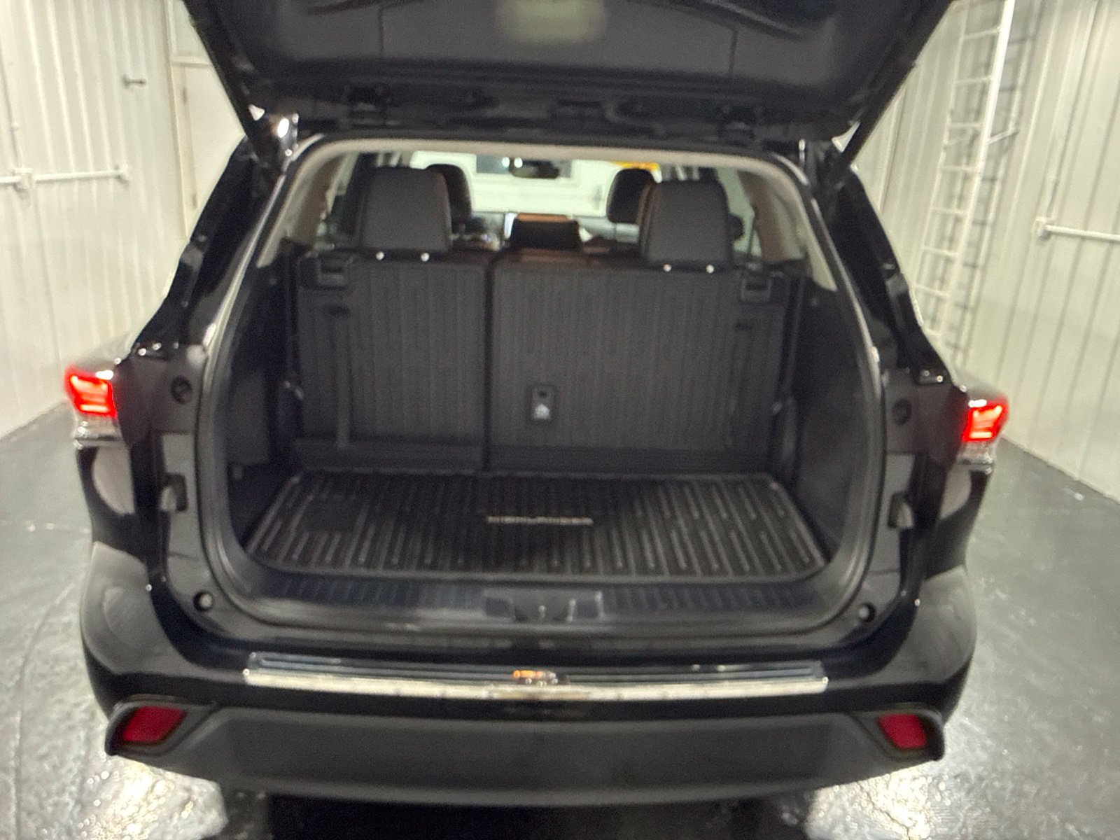 Used 2023 Toyota Highlander XLE w/ Protection Package #3 (TMS) AWD/4WD image 47