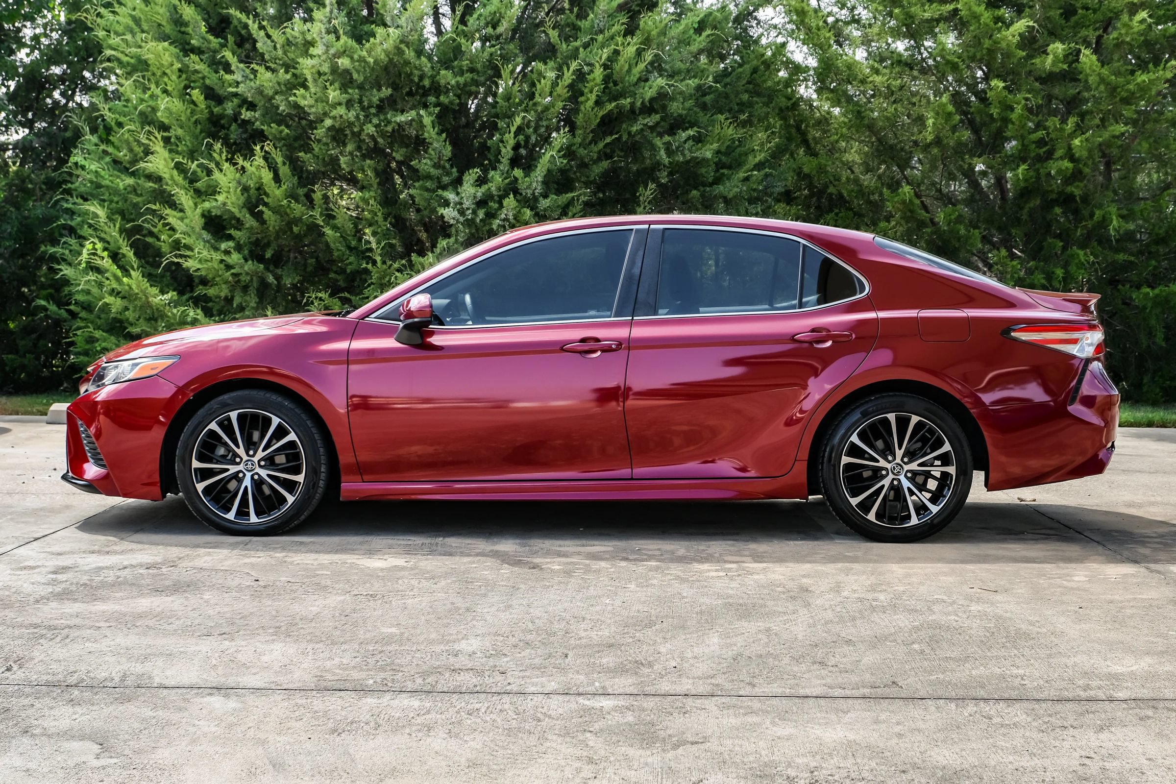 Used 2018 Toyota Camry SE FWD image 13