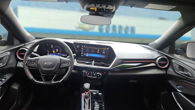 Used 2024 Chevrolet Trax RS w/ Sunroof Package image 13