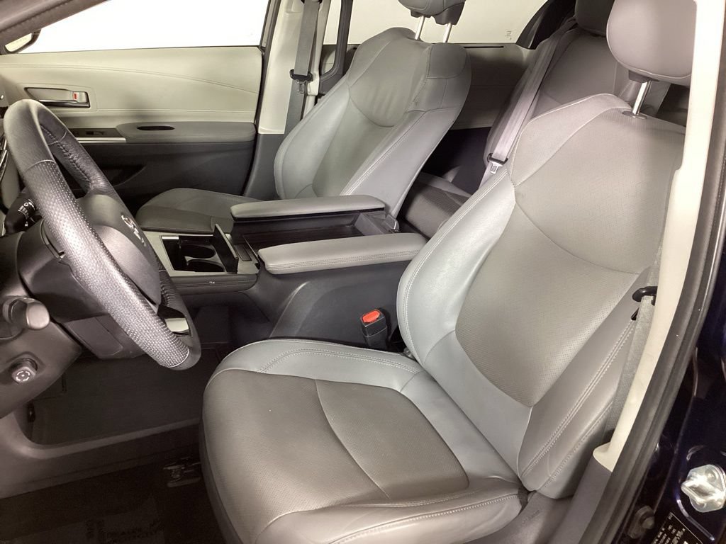 Used 2021 Toyota Sienna Limited FWD image 12