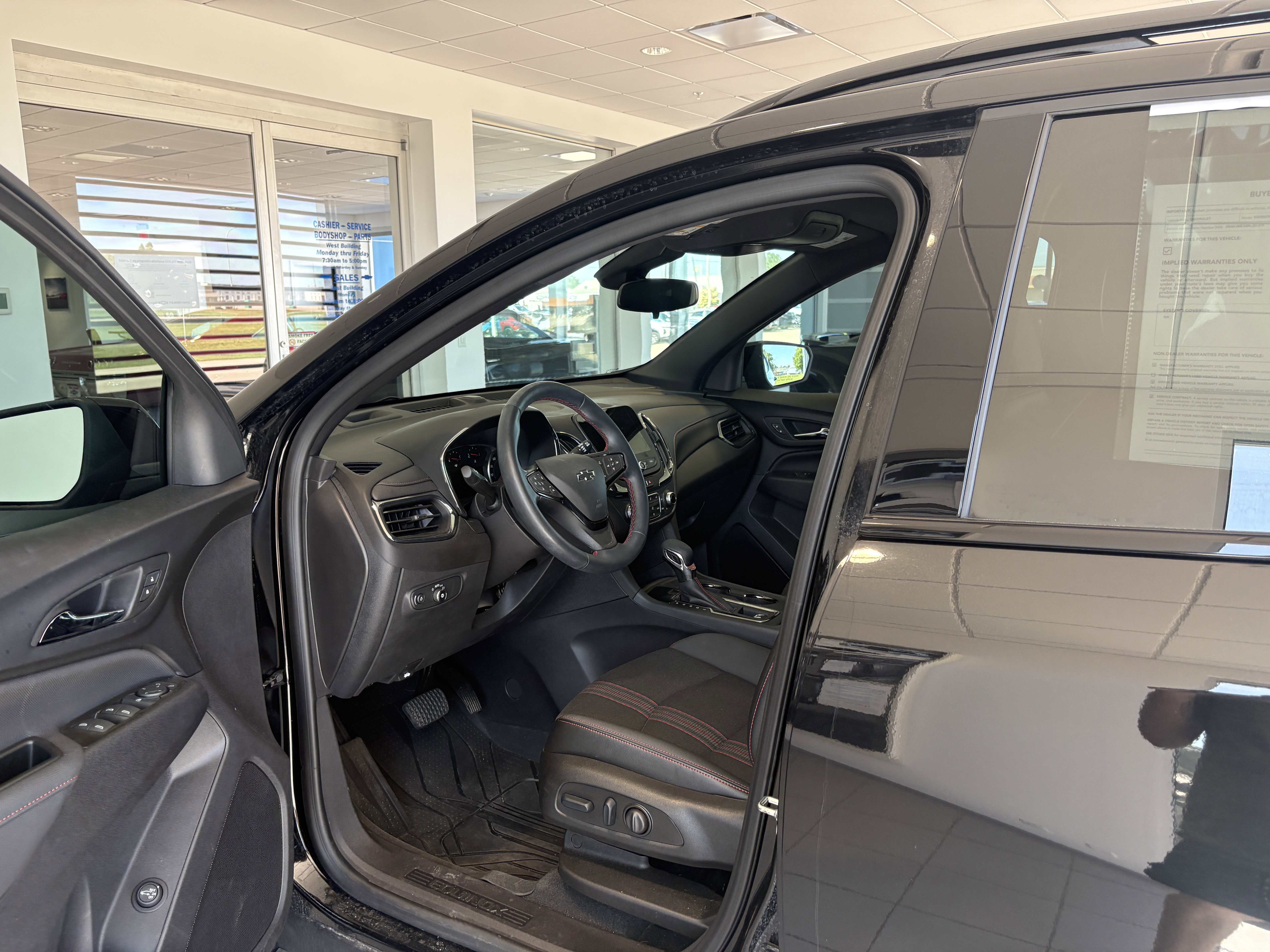 Used 2024 Chevrolet Equinox RS FWD image 2