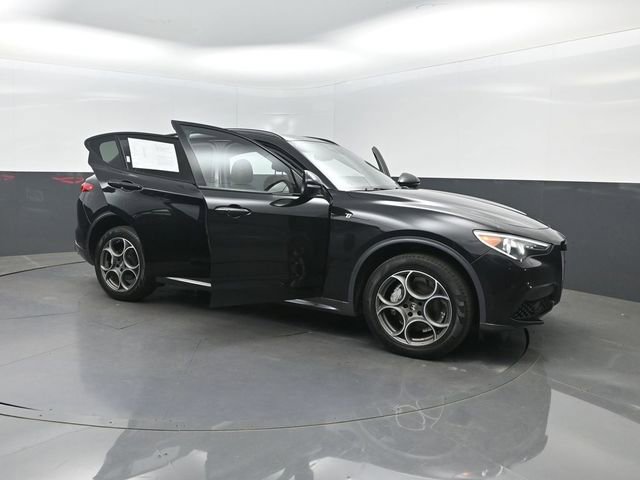 Used 2023 Alfa Romeo Stelvio Ti AWD/4WD image 38