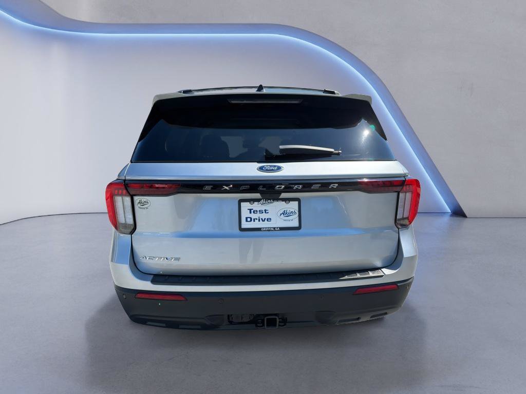 Used 2025 Ford Explorer Active RWD image 10