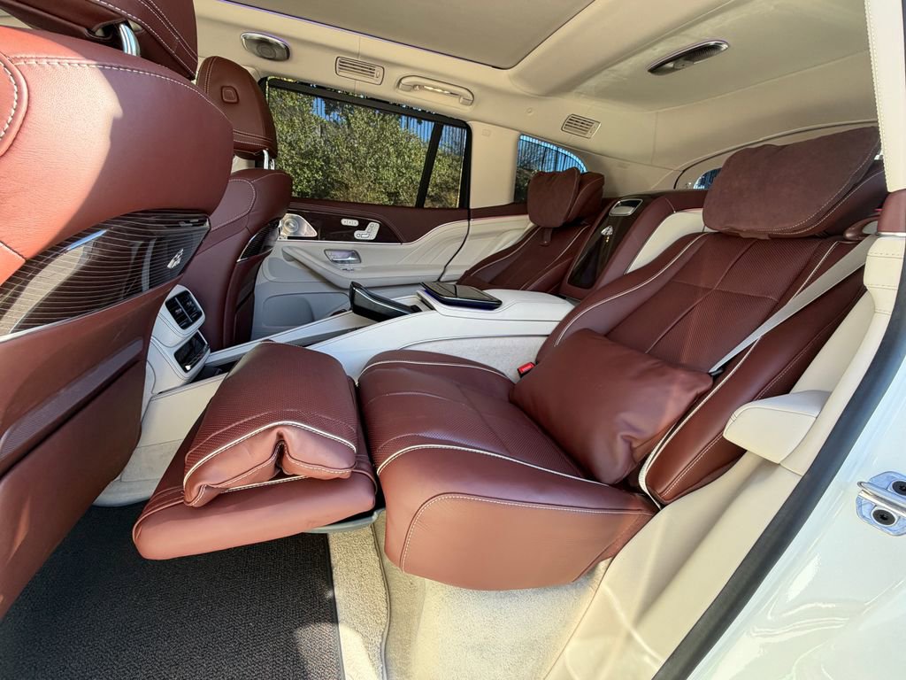 Used 2023 Mercedes-Benz Maybach GLS 600 4MATIC image 40