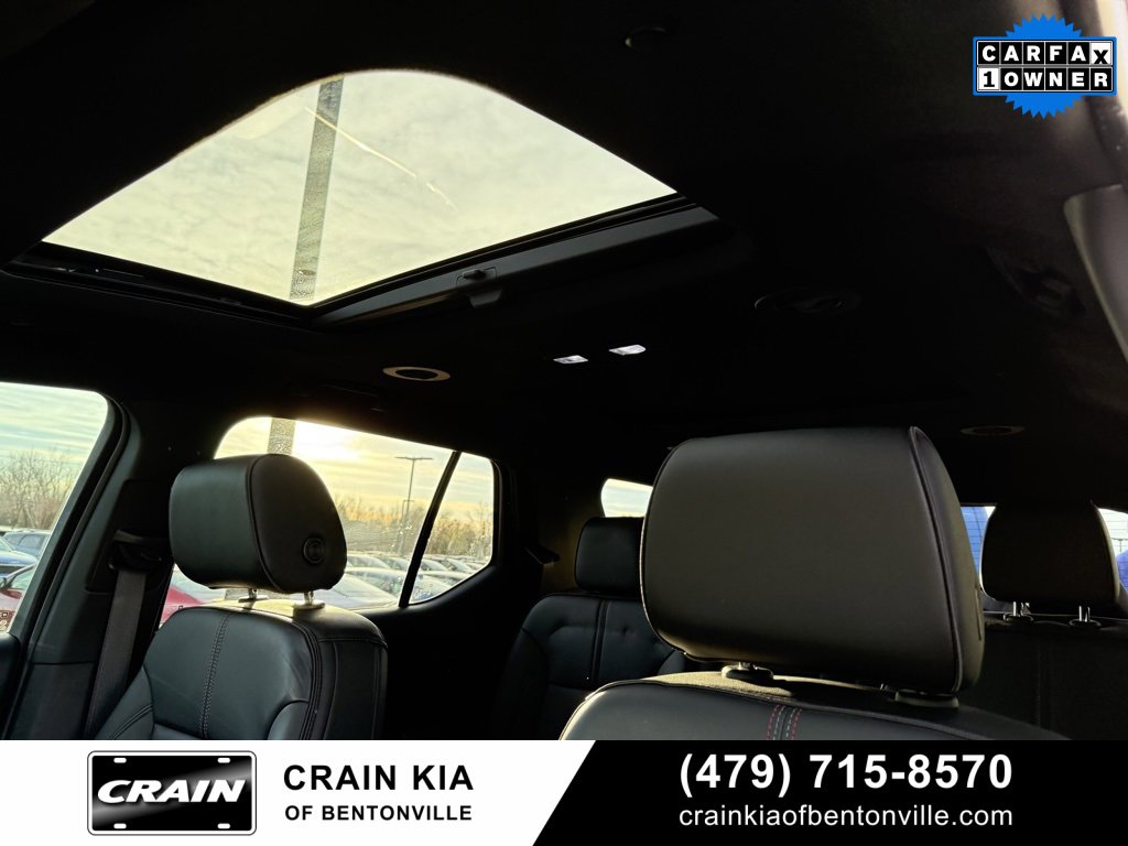 Used 2023 Chevrolet Traverse RS image 21