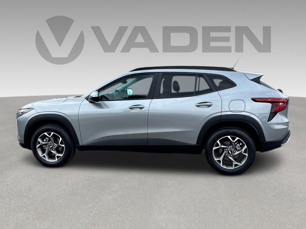 Used 2025 Chevrolet Trax LT FWD image 21