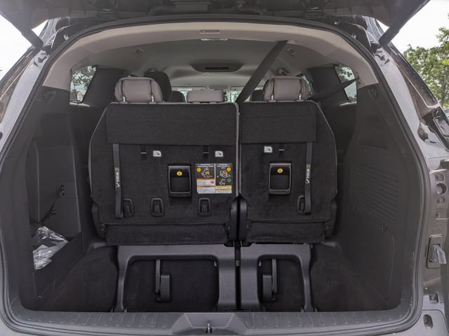 Used 2026 Toyota Sienna LE FWD image 30