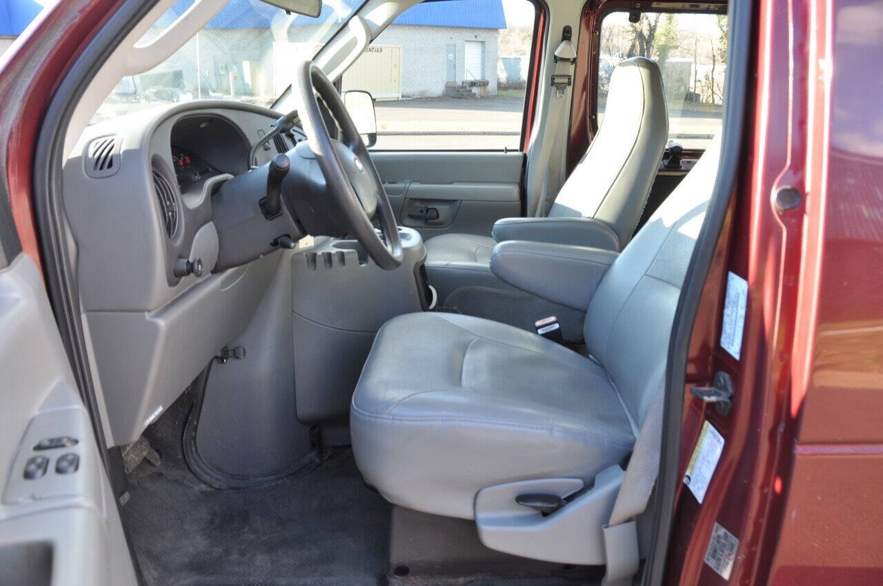 Used 2005 Ford E-350 and Econoline 350 XL RWD image 26